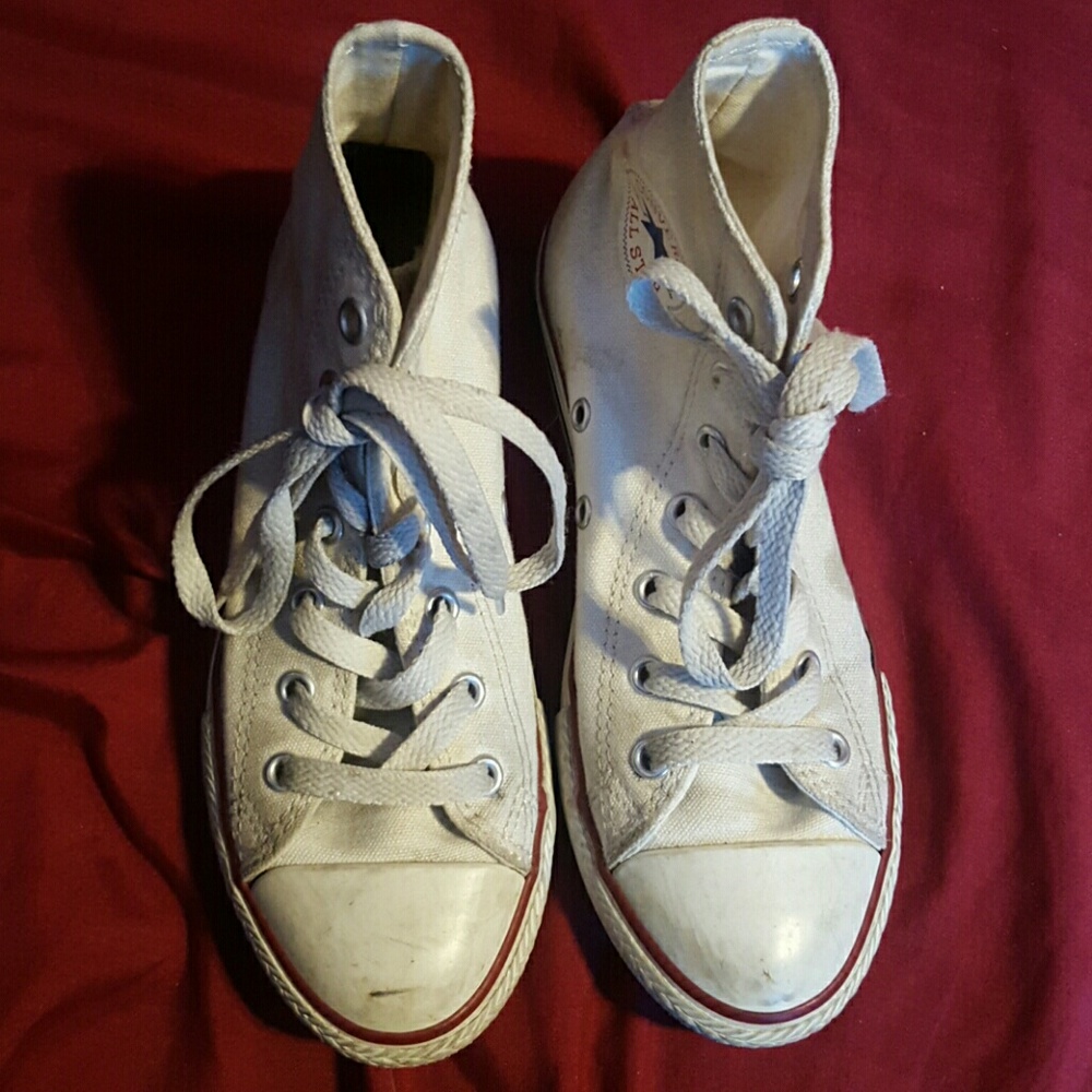 White ALL STAR CONVERSE.